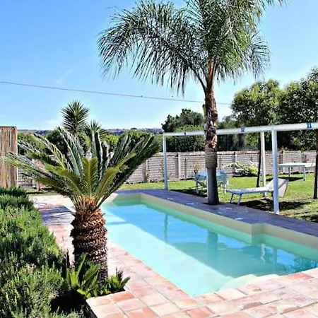 Brunello Con Veranda E Piscina Condivisa * Santa Lucia (Sicily)