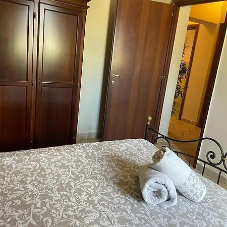 Brunello Con Veranda E Piscina Condivisa *