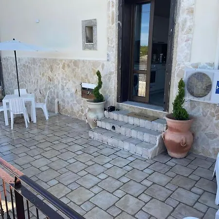 Brunello Con Veranda E Piscina Condivisa Santa Lucia